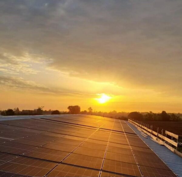 1-Pannelli-Solari-Tramonto